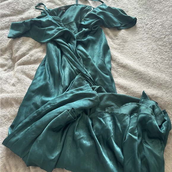 lulu’s satin wrap off shoulder dress // emerald, size 6 - Picture 5 of 5